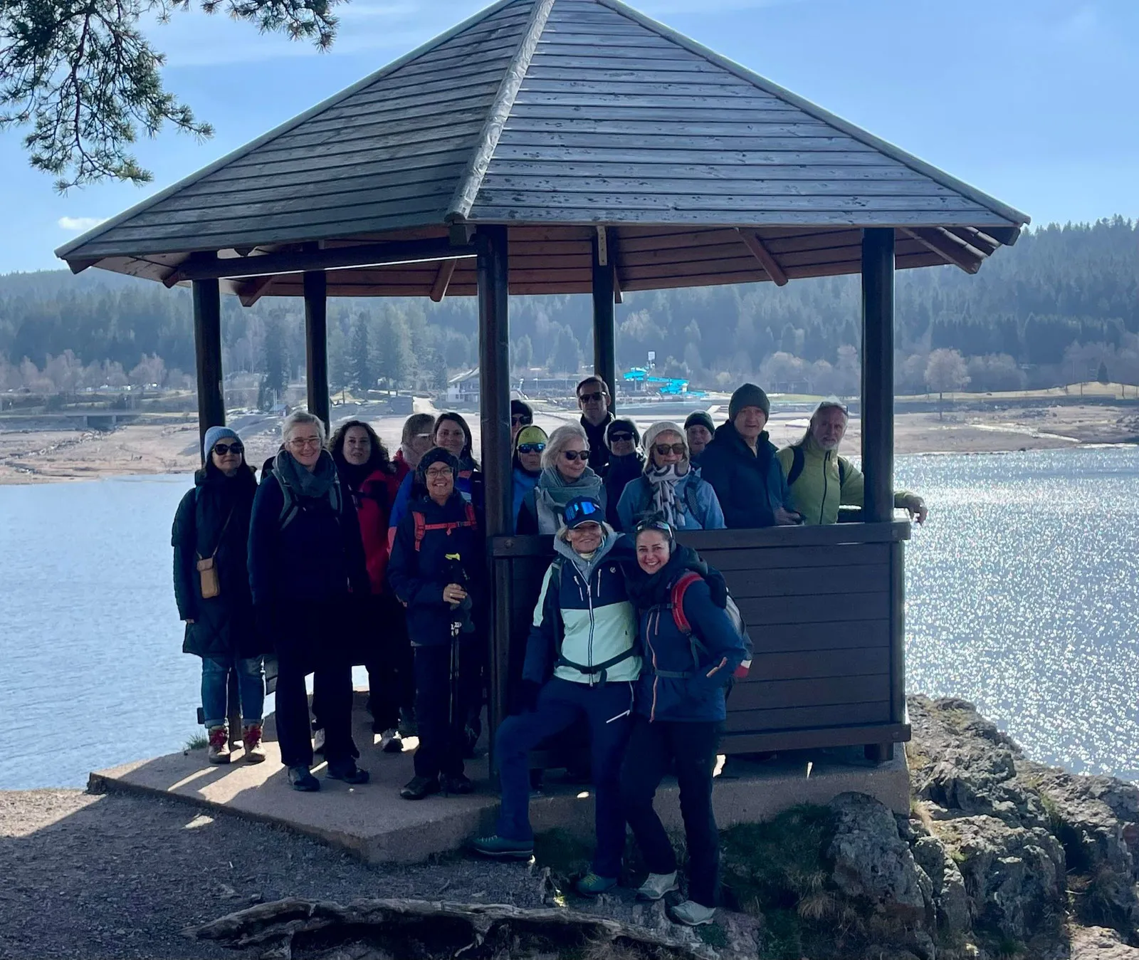 Die Gruppe gemeinsam unterwegs in Menzenschwand